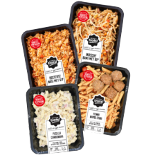 Noordertrots nasi
of bami rijkgevuld
schaal à 800 gram,
penne Napolitano
of fusilli carbonara
schaal à 900 gram